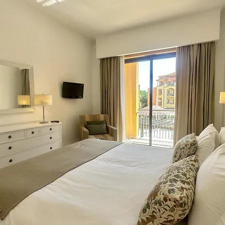 Residences - Pools - Gym - 6 Pax Apartment *