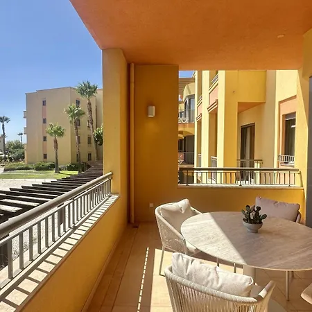 Residences - Pools - Gym - 6 Pax Apartment